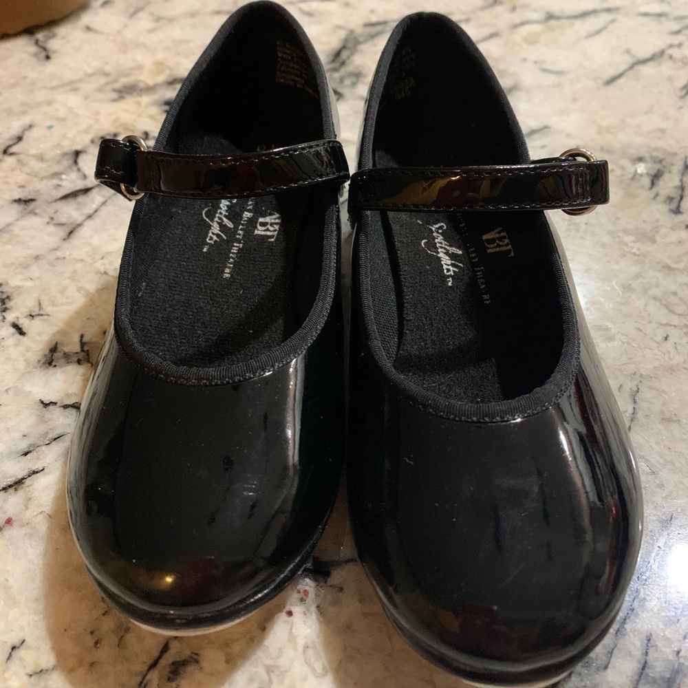 GUC Girls tap dance shoe size 8.5